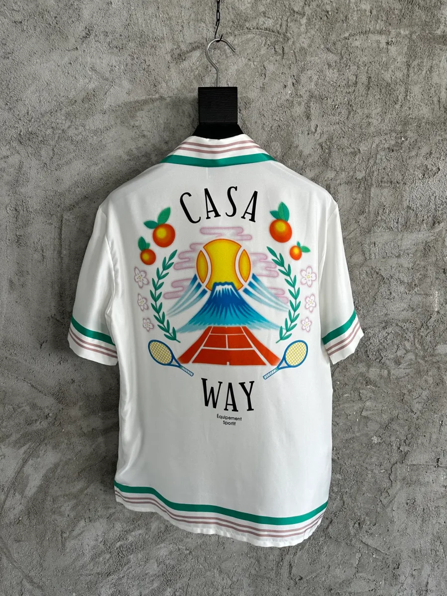 Белая шёлковая рубашка с крупным принтом Casa Way на спине, вид сзади