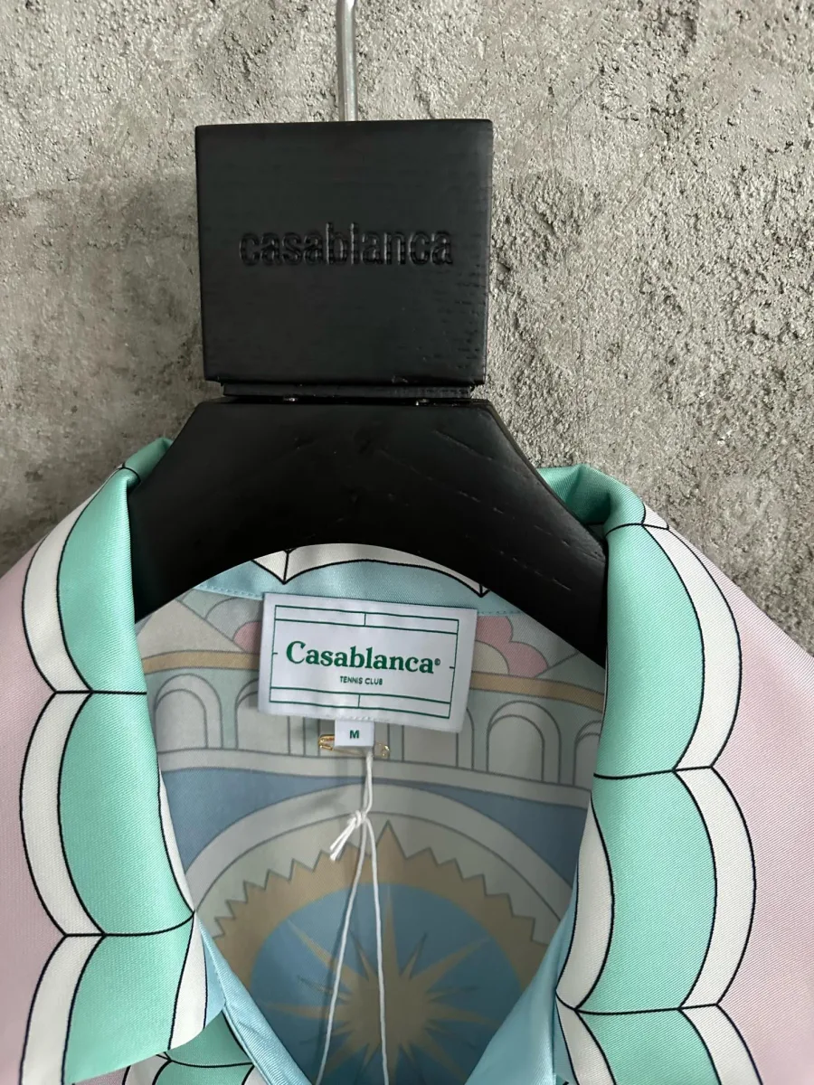 Внутренний ярлык с логотипом Casablanca на воротнике шелковой рубашки