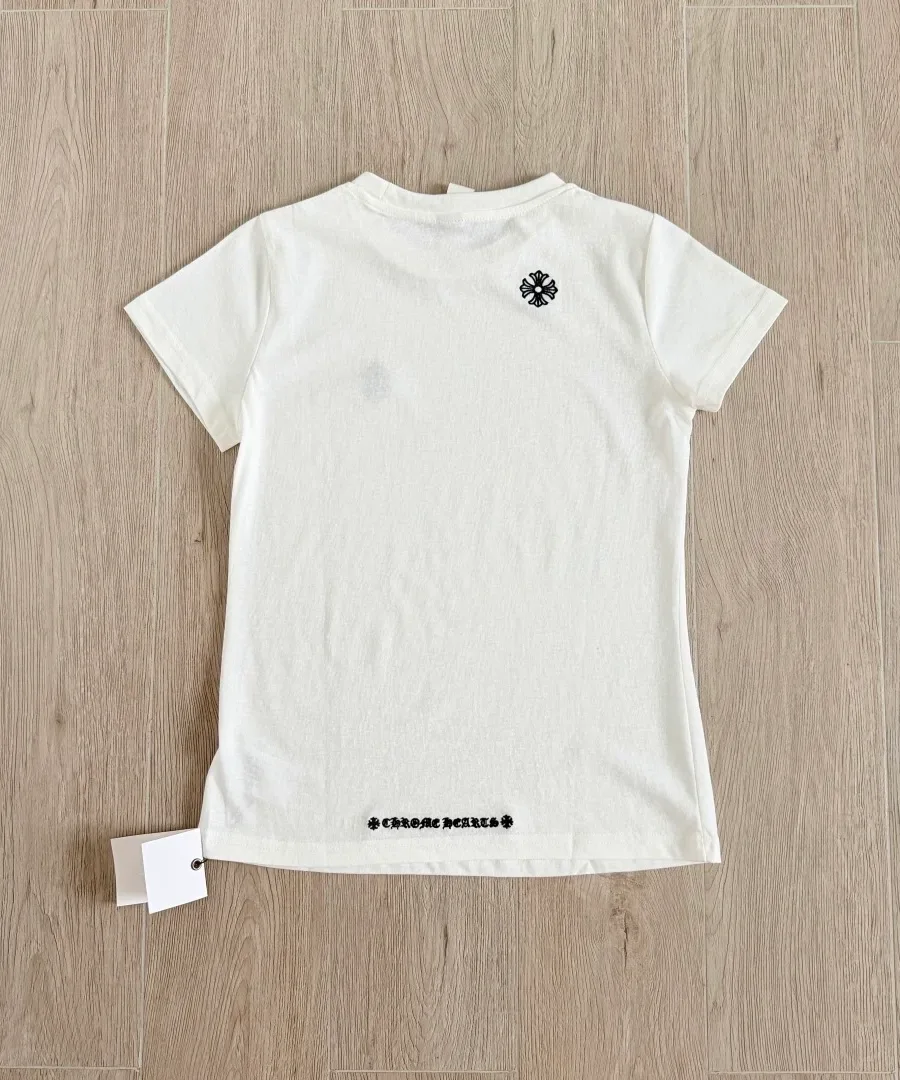Белая женская футболка Chrome Hearts GRP Y, вид сзади