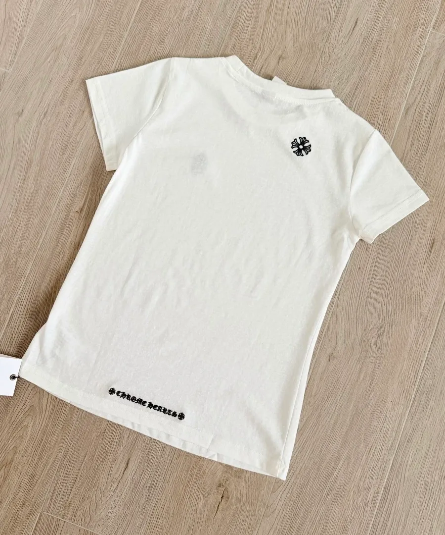 Белая футболка Chrome Hearts GRP Y, вид сзади под углом