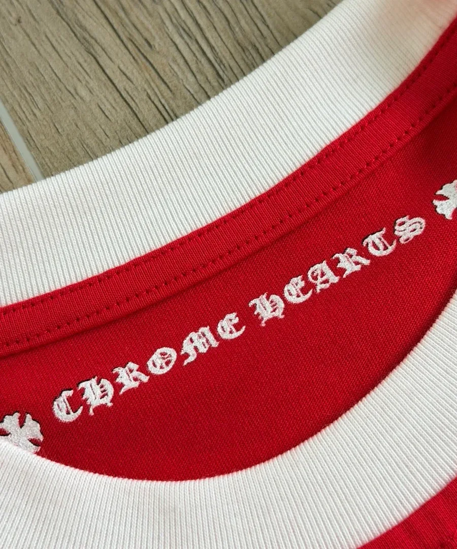 Внутренняя сторона воротника с принтом Chrome Hearts