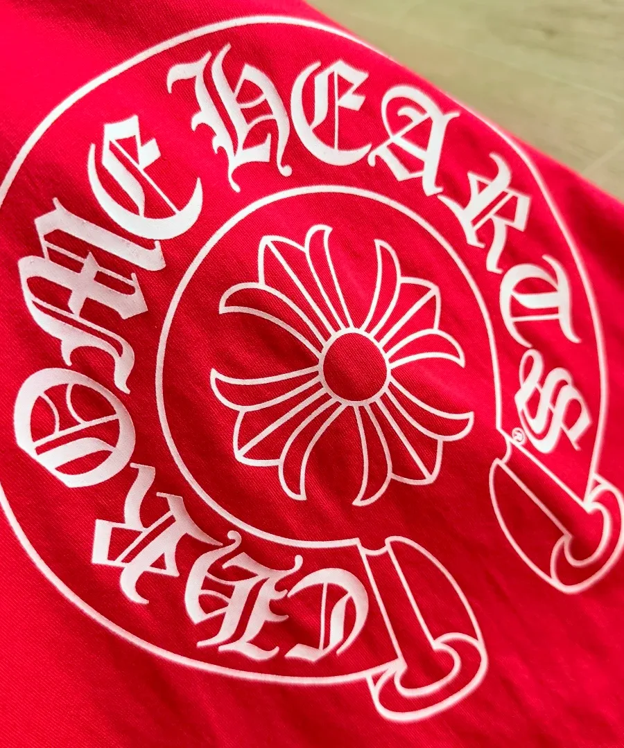 Текстура ткани и принт Chrome Hearts