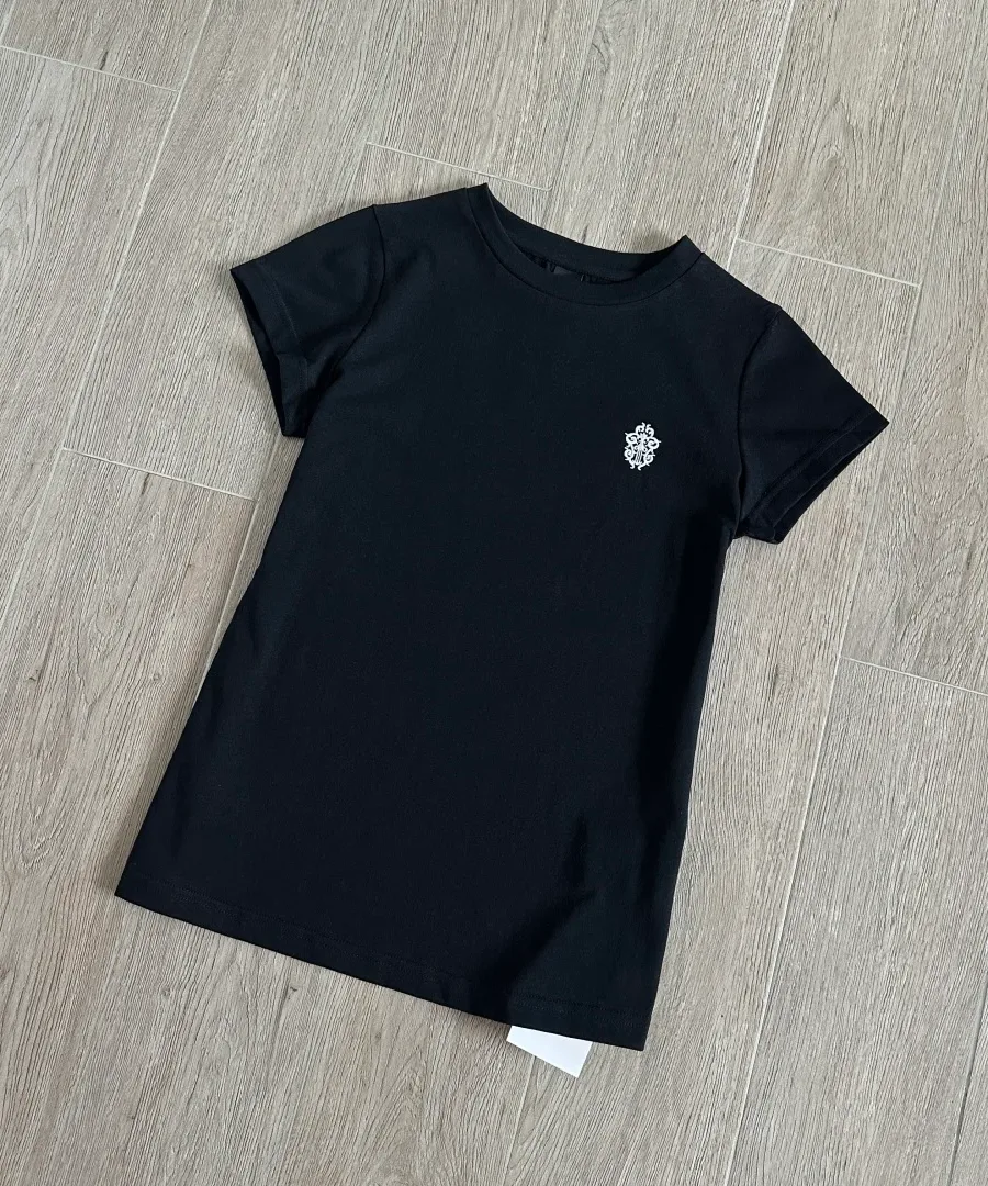 Черная женская футболка Chrome Hearts GRP Y под углом
