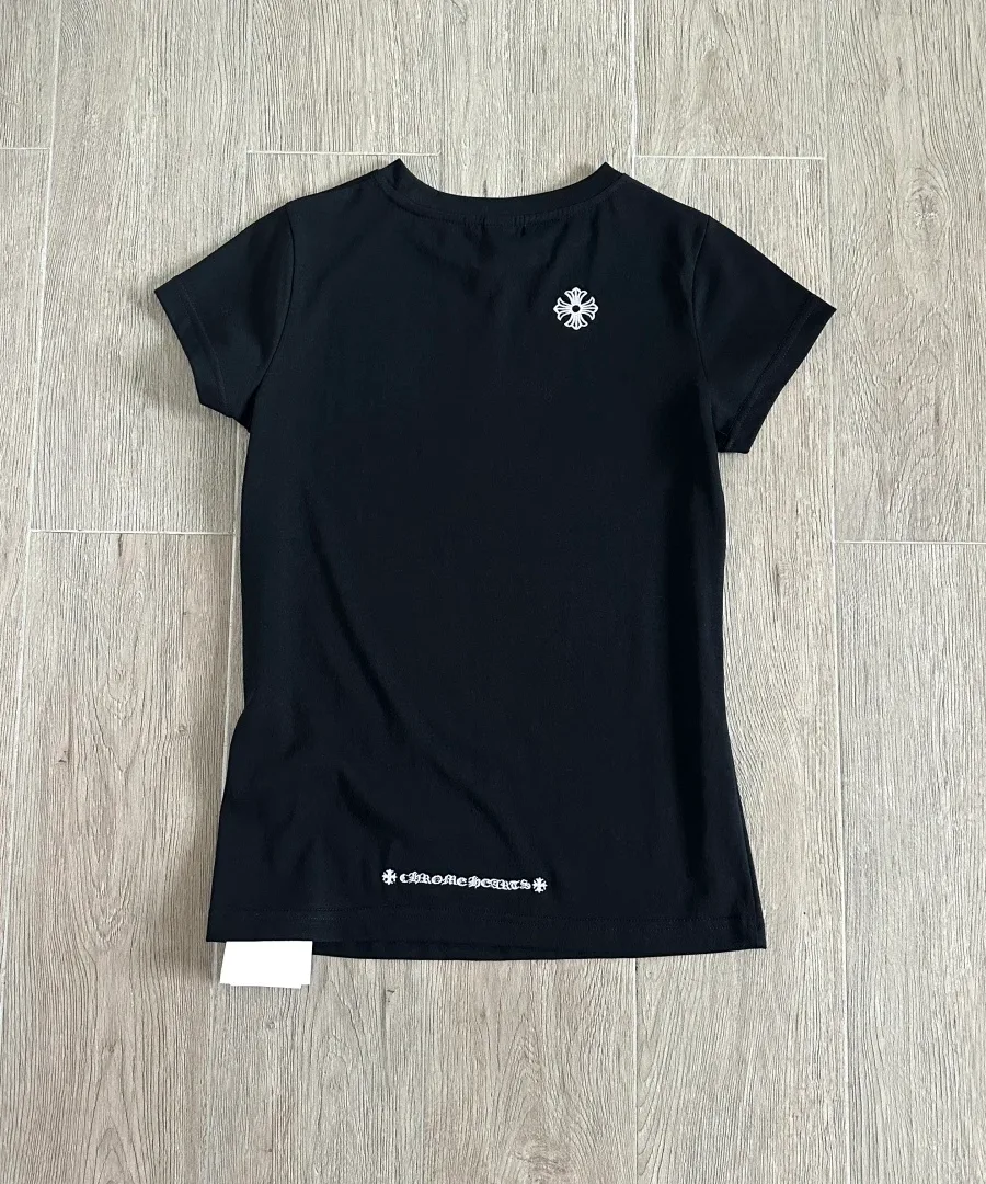 Черная женская футболка Chrome Hearts GRP Y, вид сзади