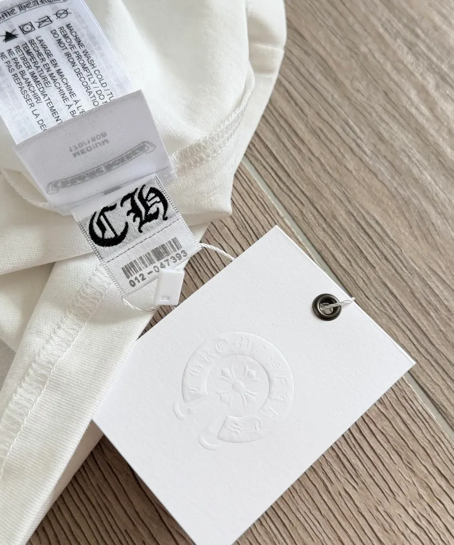 Бирки белой футболки Chrome Hearts