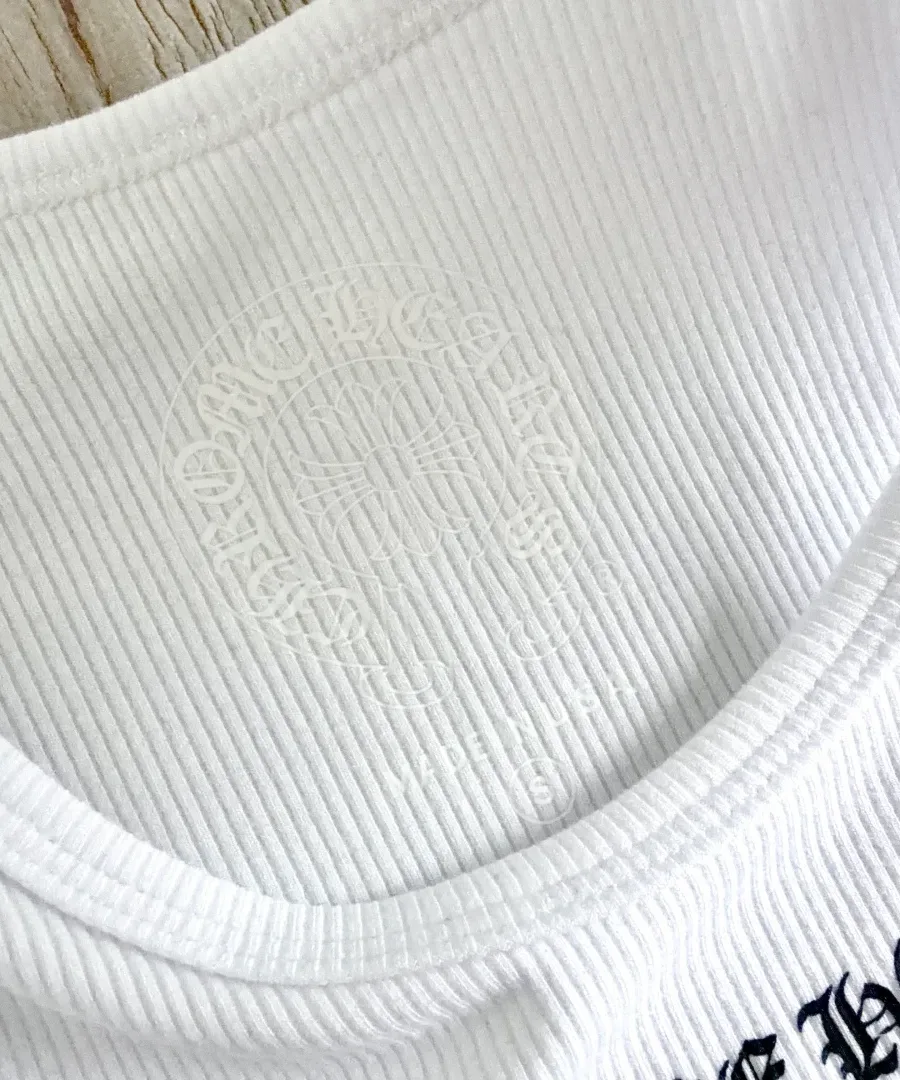 Внутренний шов горловины майки Chrome Hearts