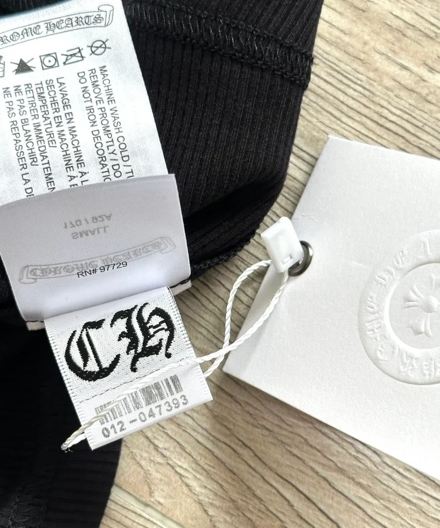 Бирки черной майки Chrome Hearts