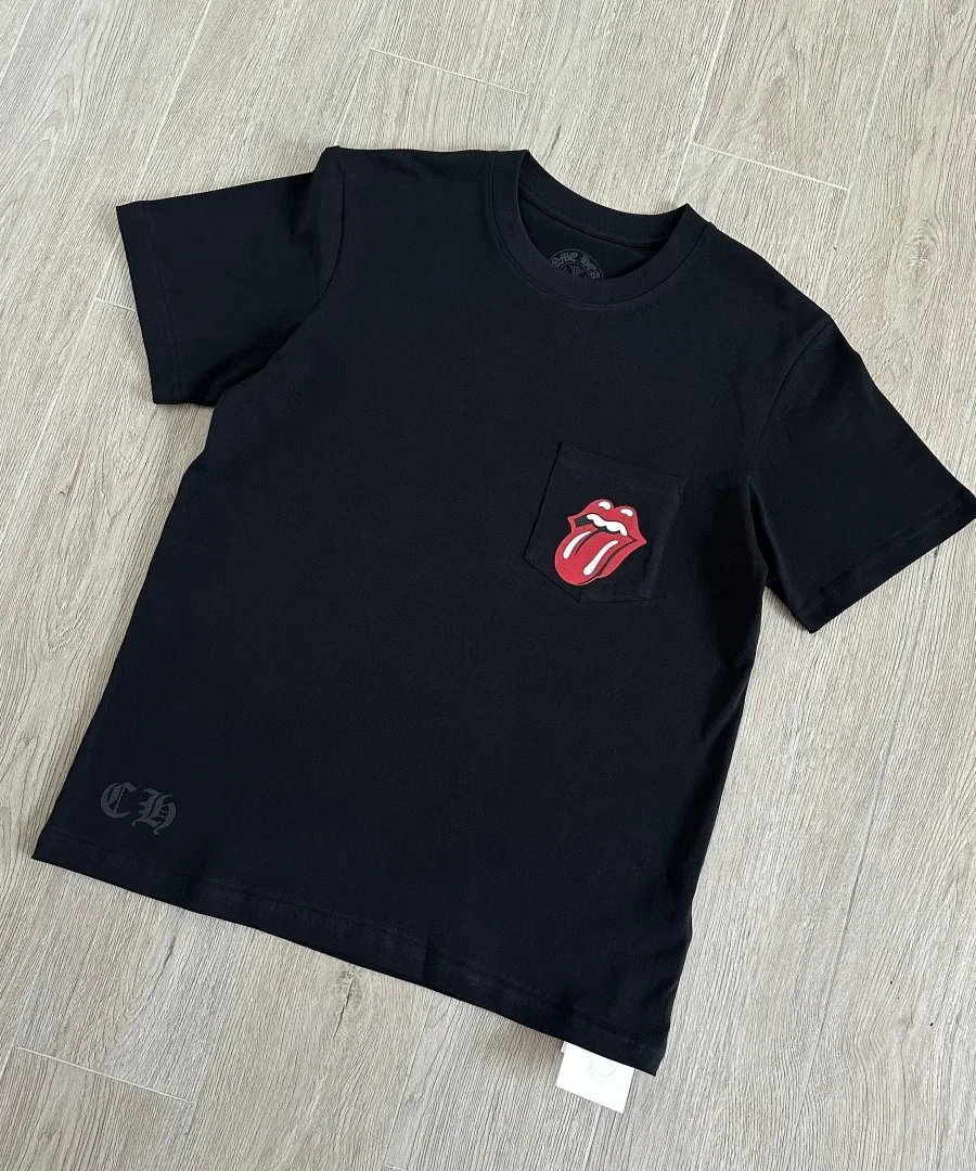 Черная футболка Chrome Hearts x Rolling Stones под углом