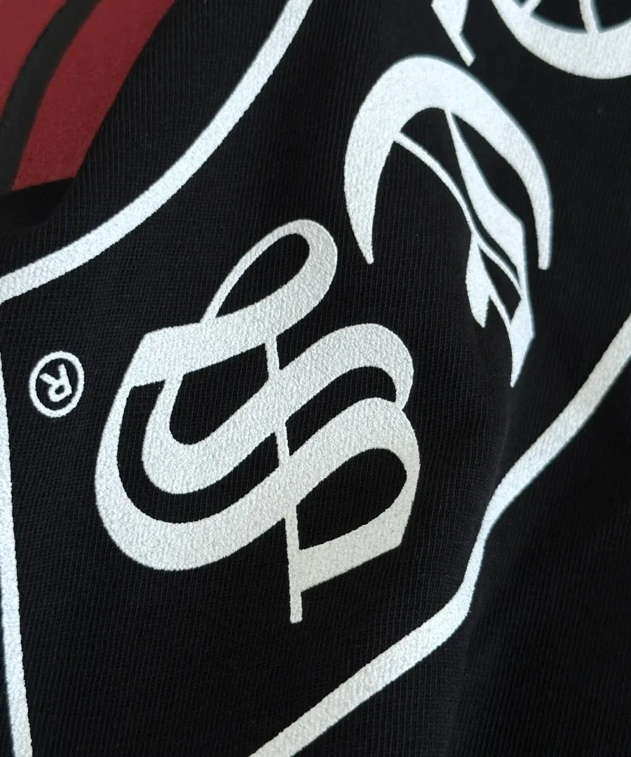 Деталь принта Chrome Hearts x Rolling Stones крупным планом