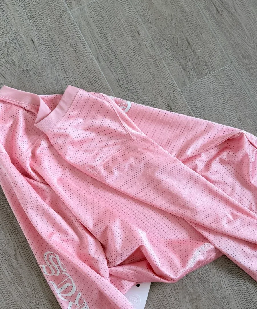 Сложенное розовое джерси Chrome Hearts