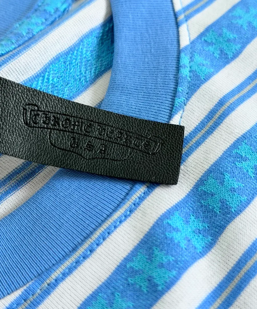 Кожаная нашивка с логотипом Chrome Hearts на воротнике