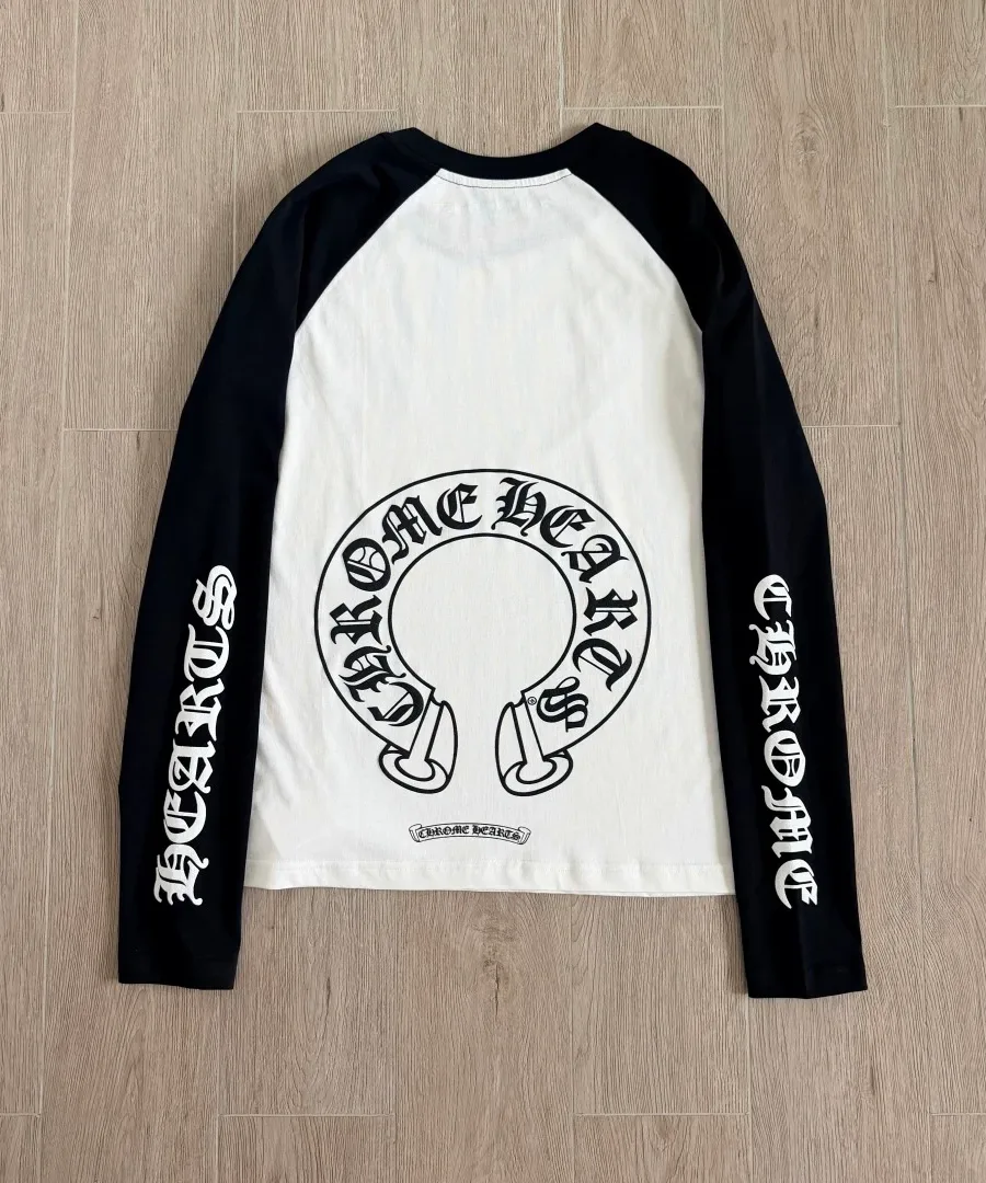 Лонгслив Chrome Hearts черно-белого цвета, вид сзади