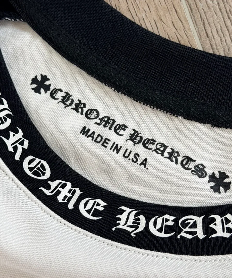 Внутренний принт на воротнике лонгслива Chrome Hearts