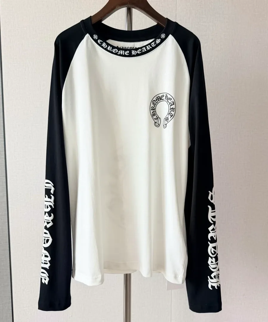 Лонгслив Chrome Hearts на вешалке, вид спереди