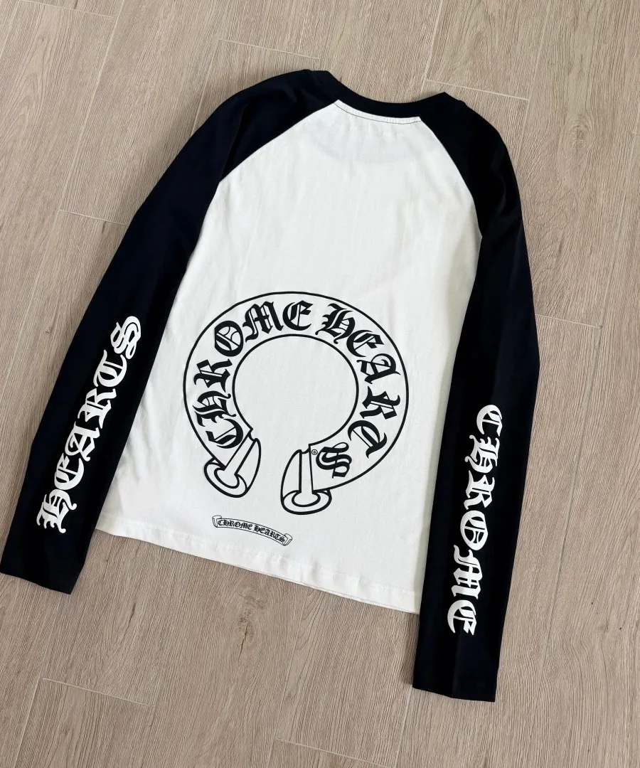 Лонгслив Chrome Hearts, разложенный на полу, вид сзади