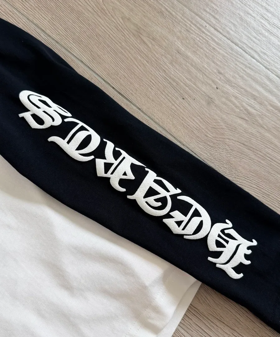 Принт Chrome Hearts на рукаве лонгслива