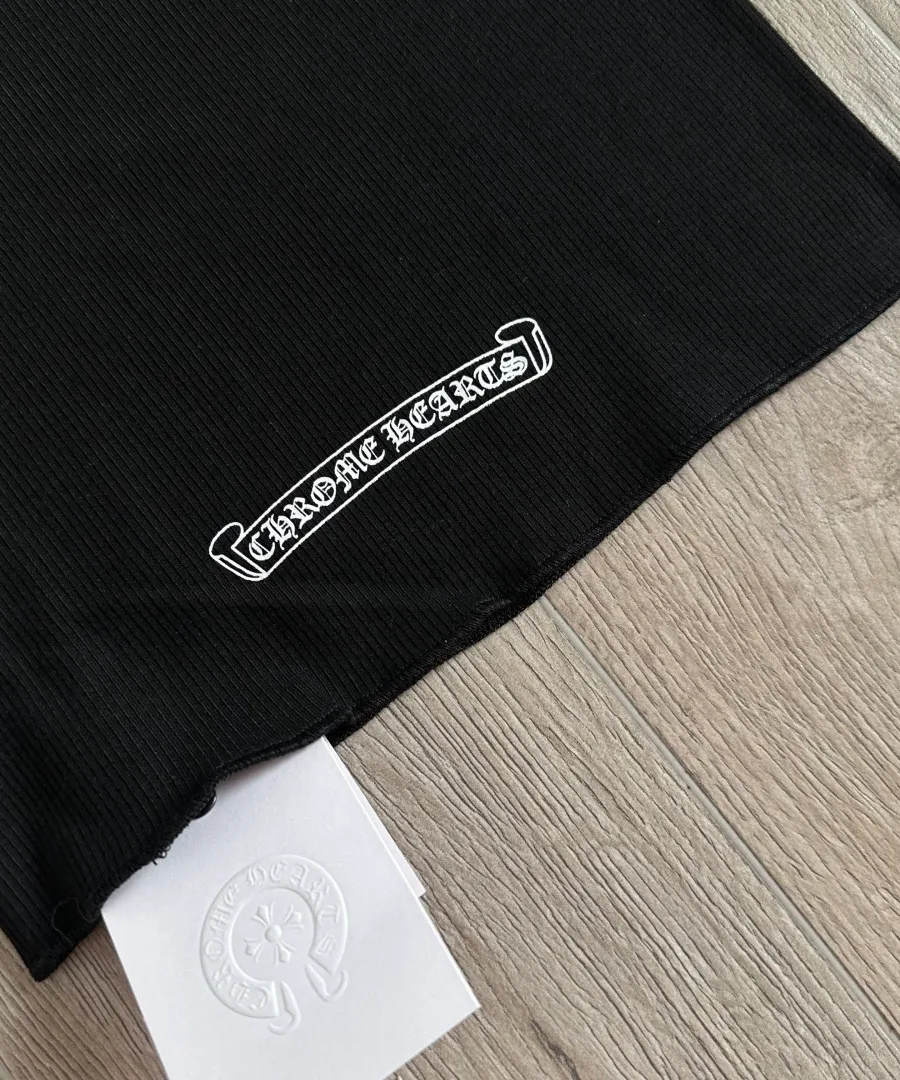 Принт с логотипом Chrome Hearts на нижнем крае