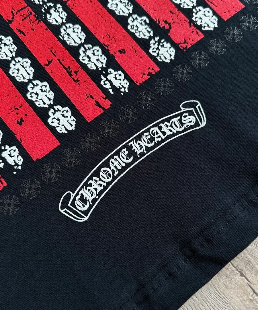 Нижняя часть принта на спине с надписью Chrome Hearts
