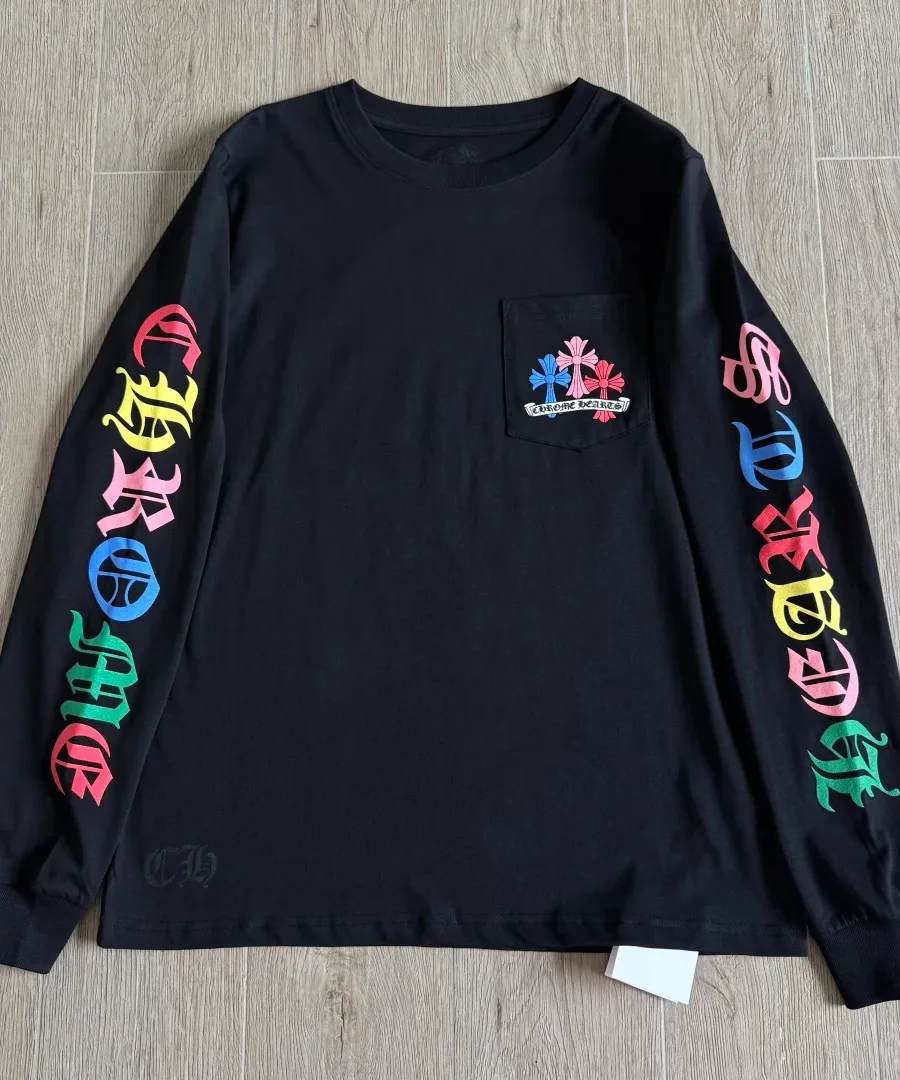 Черный лонгслив Chrome Hearts с разноцветными крестами, вид спереди