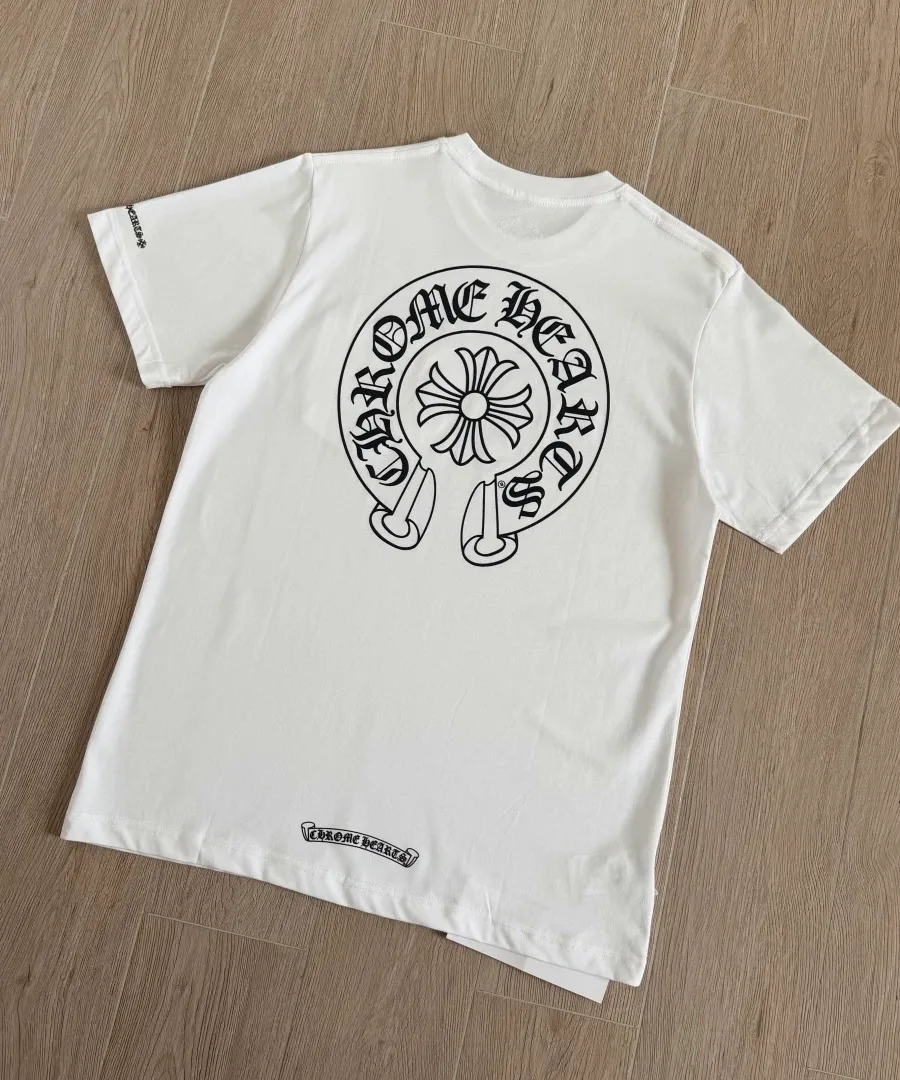 Белая футболка Chrome Hearts, вид сзади под углом