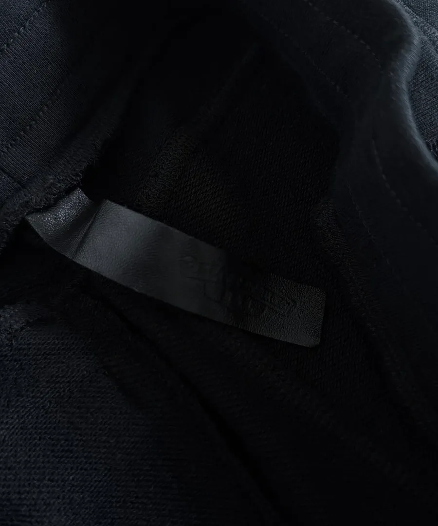 Внутренний шов и ярлык шорт Chrome Hearts