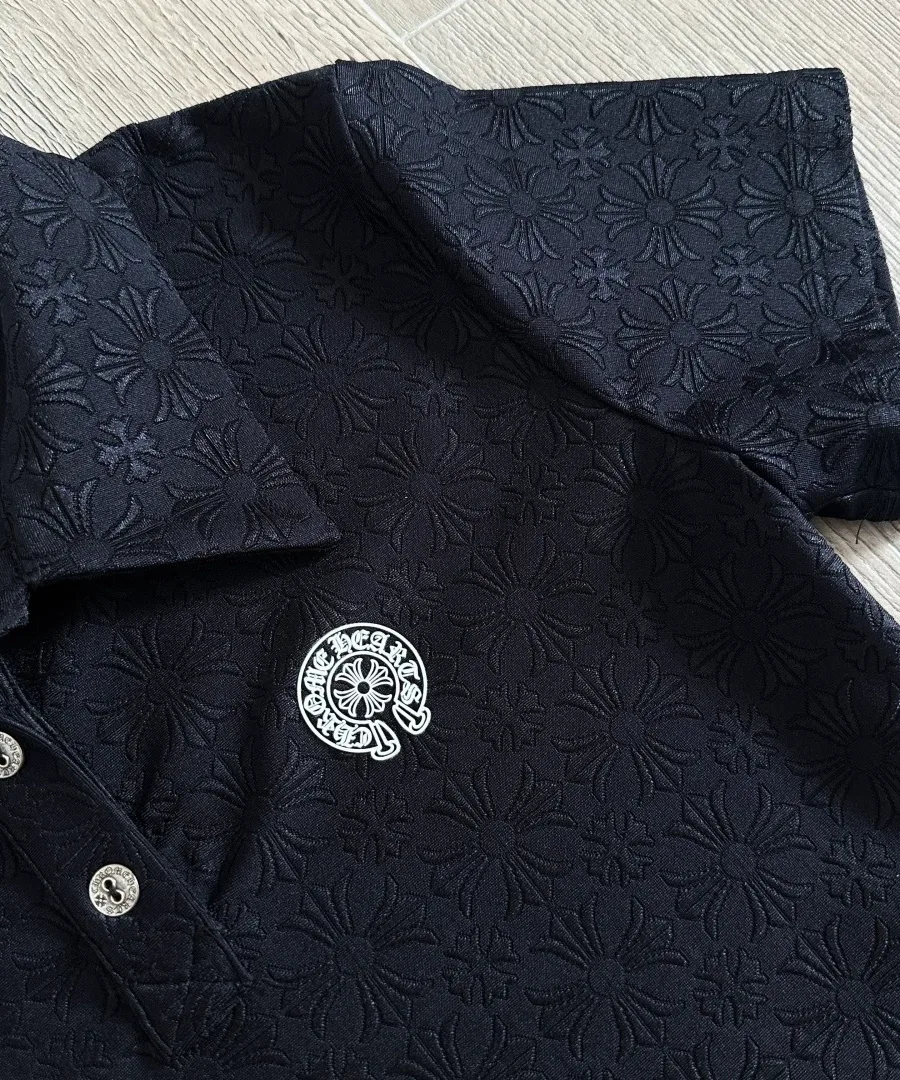 Объемный силиконовый принт с логотипом на груди поло Chrome Hearts