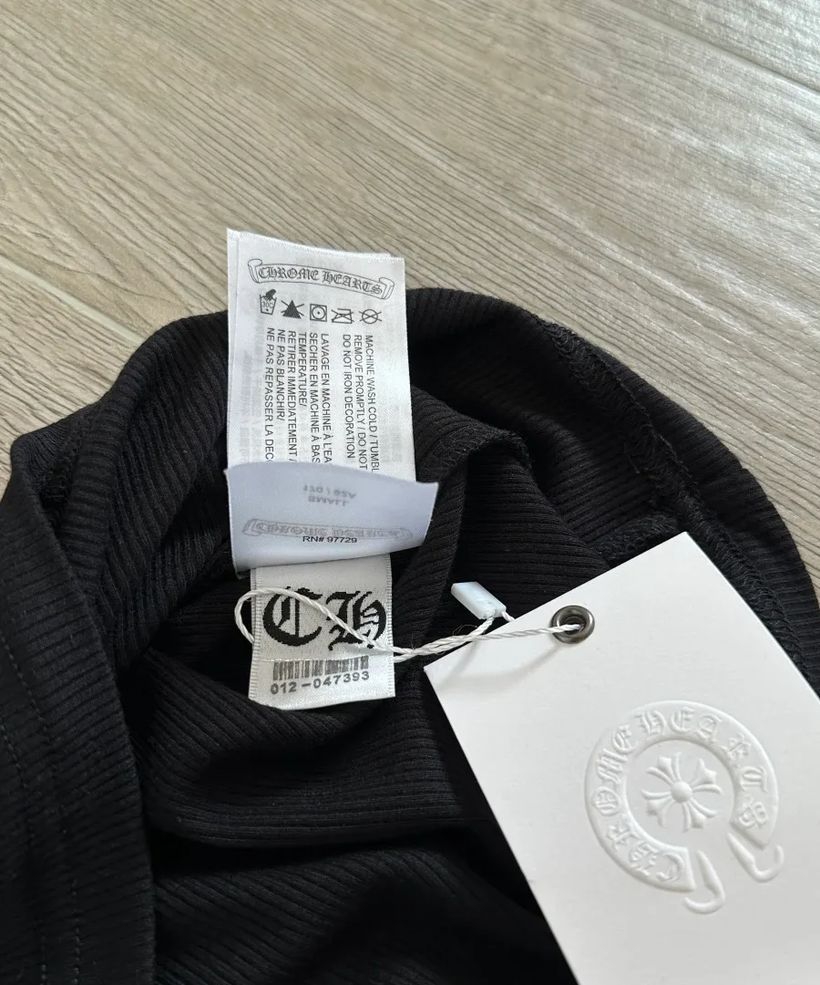 Внутренние бирки платья Chrome Hearts