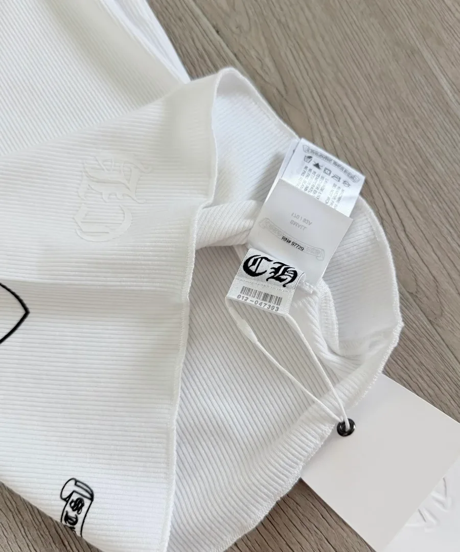 Внутренняя бирка белой майки Chrome Hearts