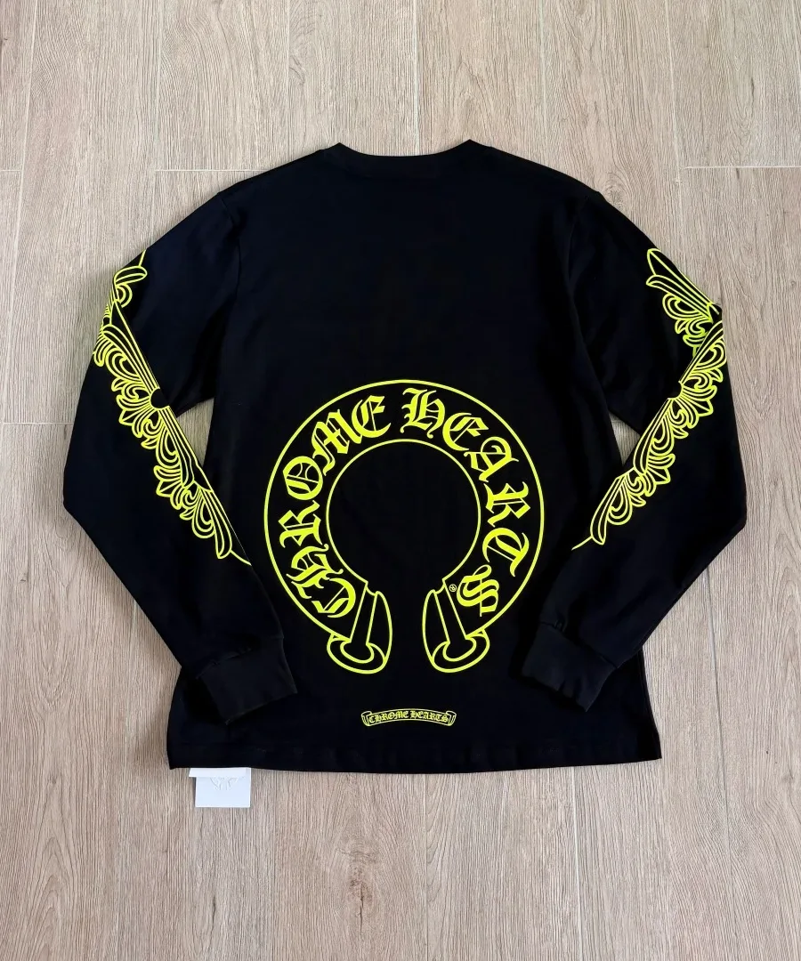 Черный лонгслив Chrome Hearts с неоново-зеленым принтом, вид сзади