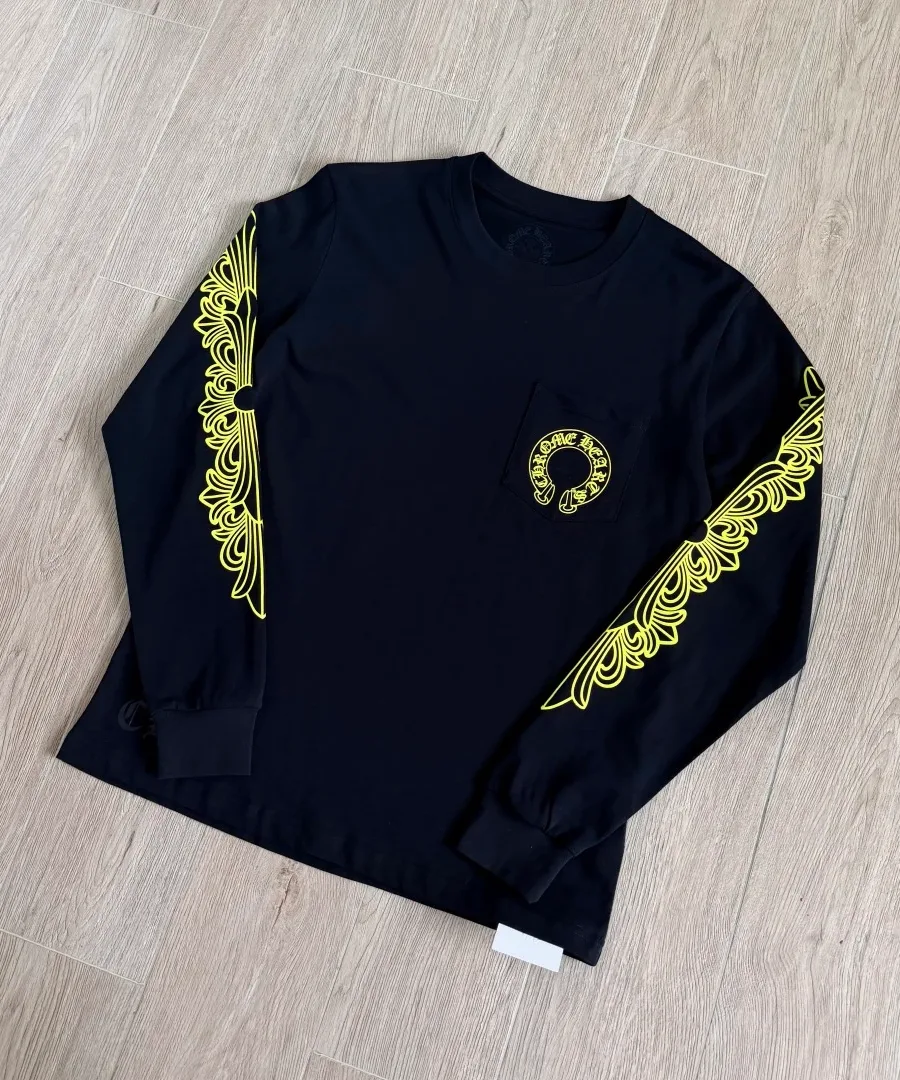 Черный лонгслив Chrome Hearts под углом, вид спереди