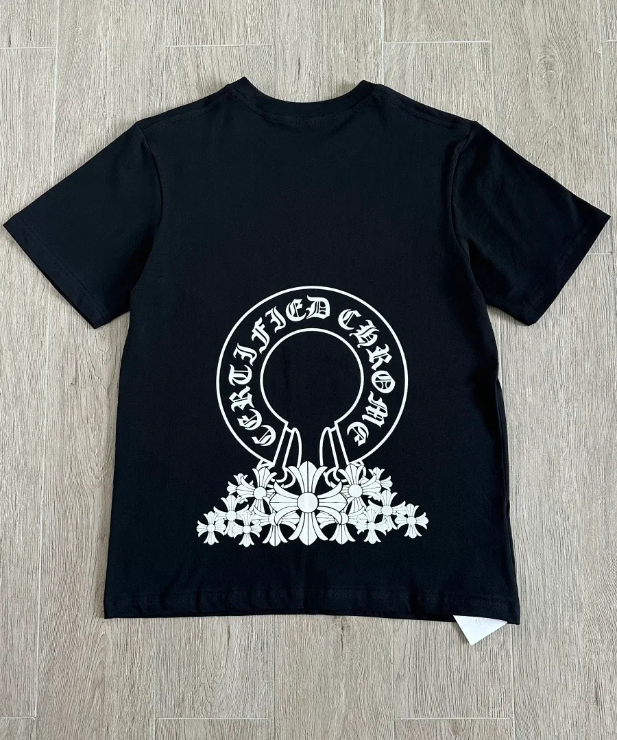 Черная футболка Chrome Hearts, вид сзади под углом