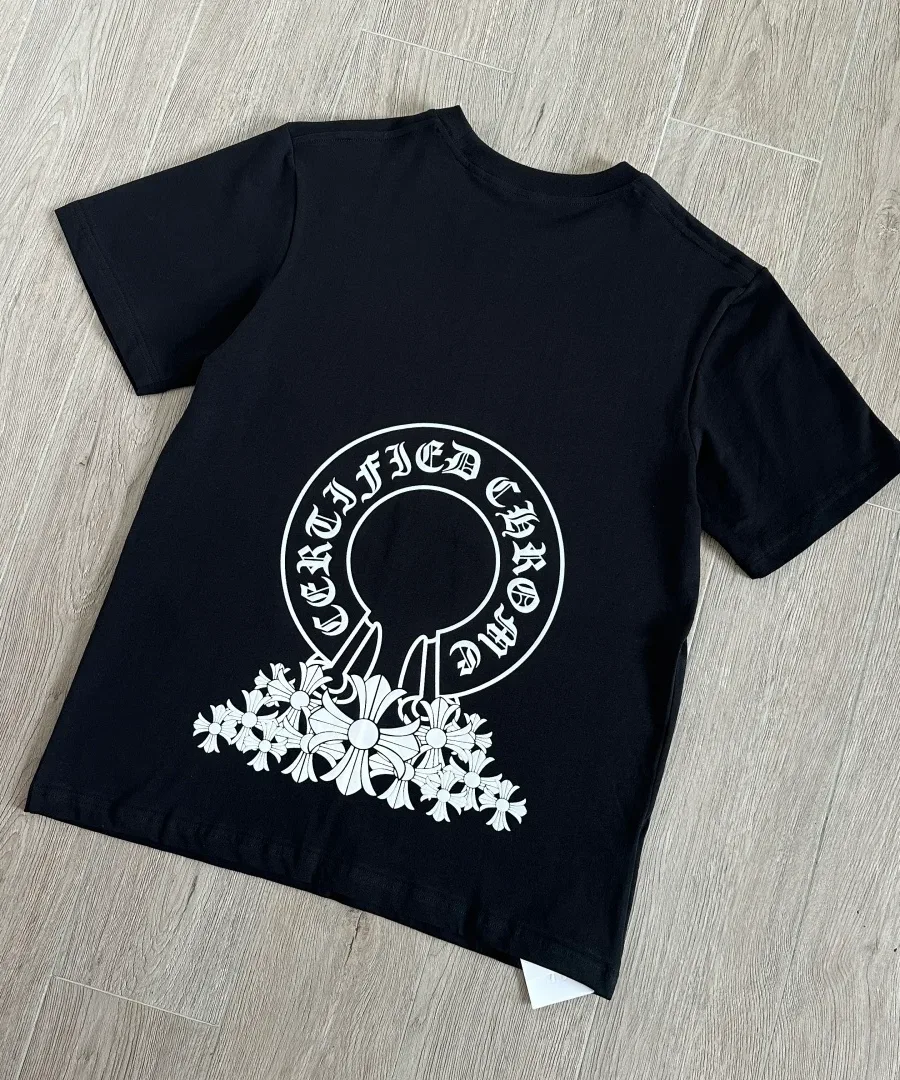 Черная футболка Chrome Hearts с карманом, вид спереди