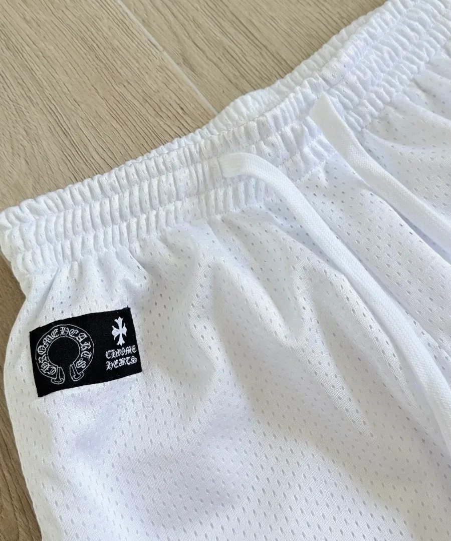 Эластичный пояс со шнурком и нашивкой на шортах Chrome Hearts