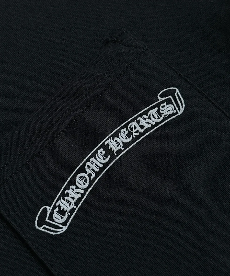 Нагрудный карман с принтом на черном лонгсливе Chrome Hearts