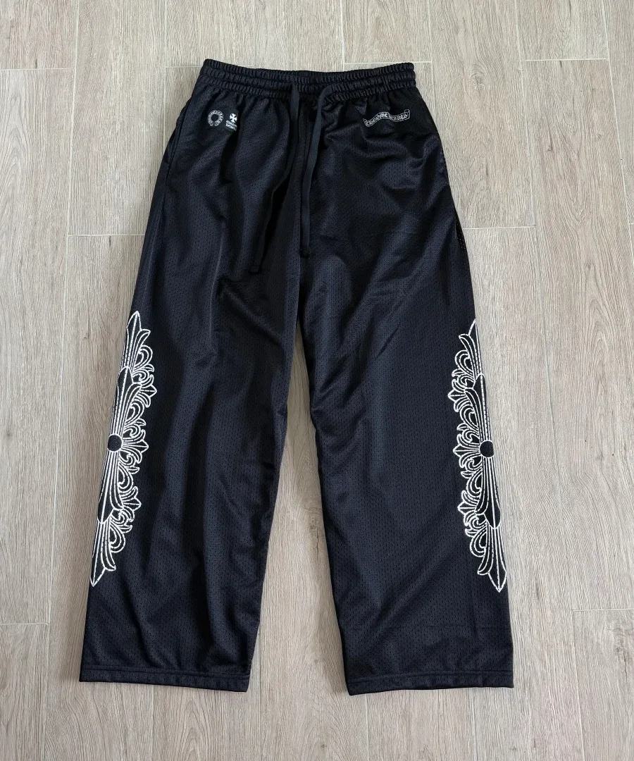 Черные спортивные штаны Chrome Hearts из сетки, вид спереди