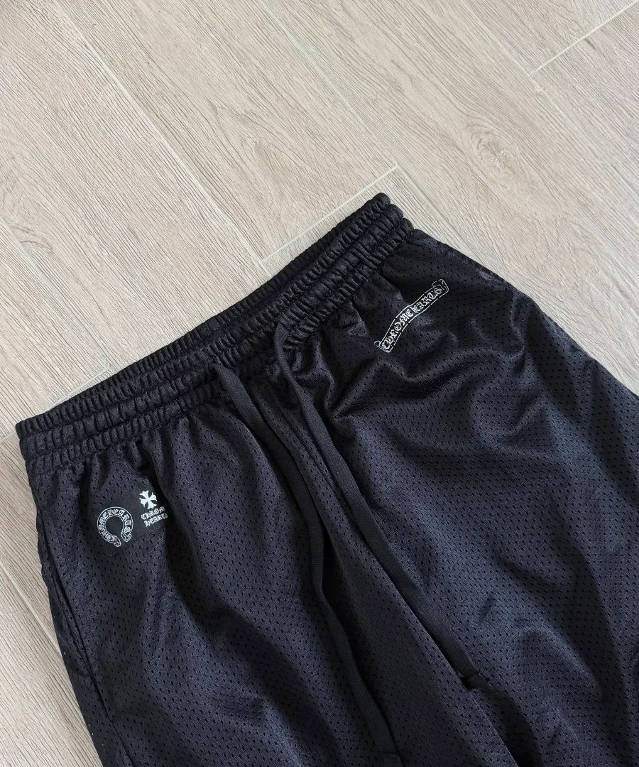 Поясная часть черных спортивных штанов Chrome Hearts с завязками