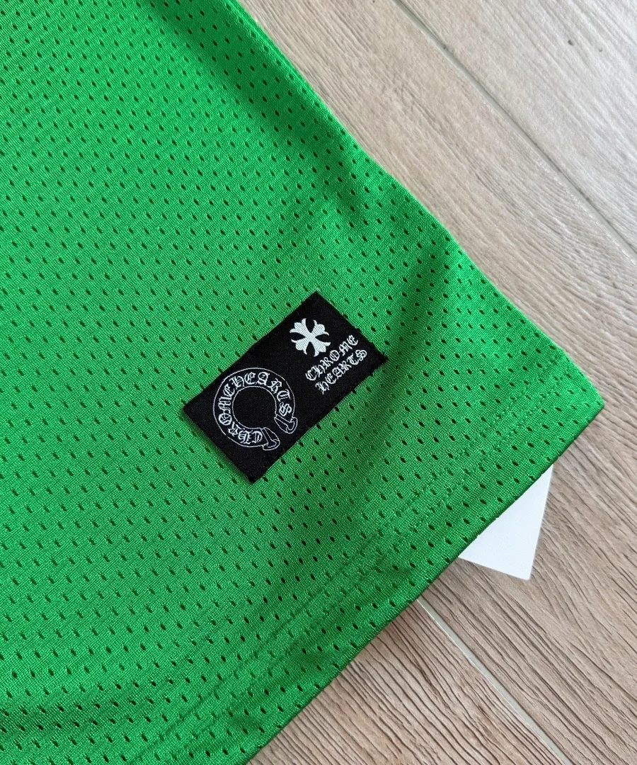 Нашивка с логотипом Chrome Hearts у нижнего края