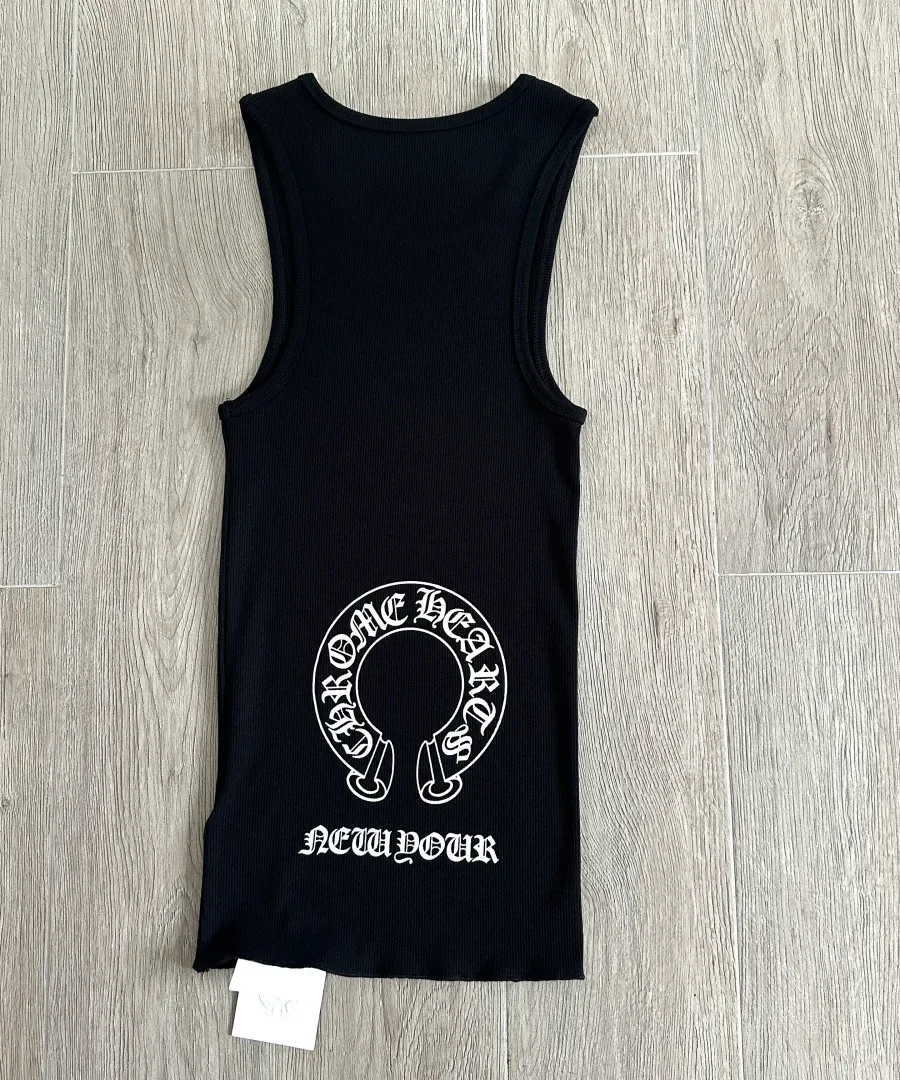 Черная майка Chrome Hearts, вид со спины с принтом подковы