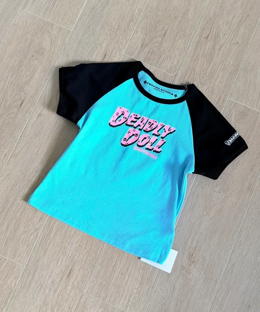 Футболка Chrome Hearts Deadly Doll, ракурс три четверти