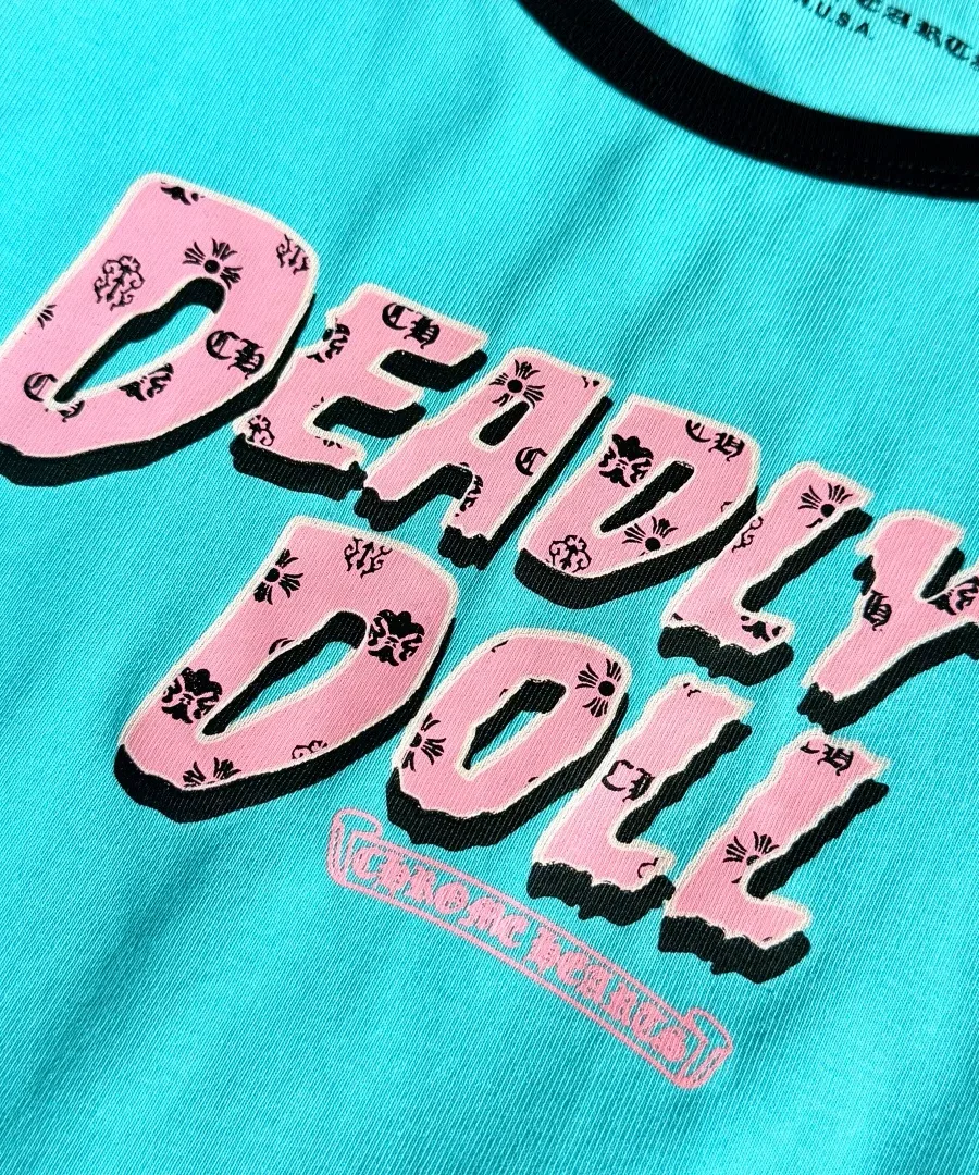 Принт Deadly Doll на передней части футболки Chrome Hearts