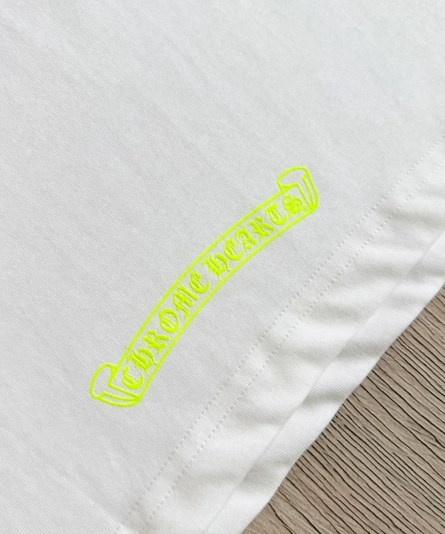 Принт Chrome Hearts внизу спины