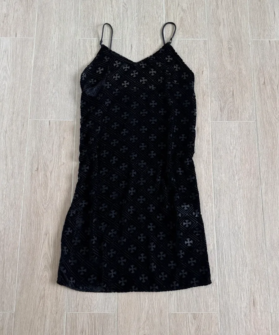 Черное бархатное платье-комбинация Chrome Hearts, вид спереди