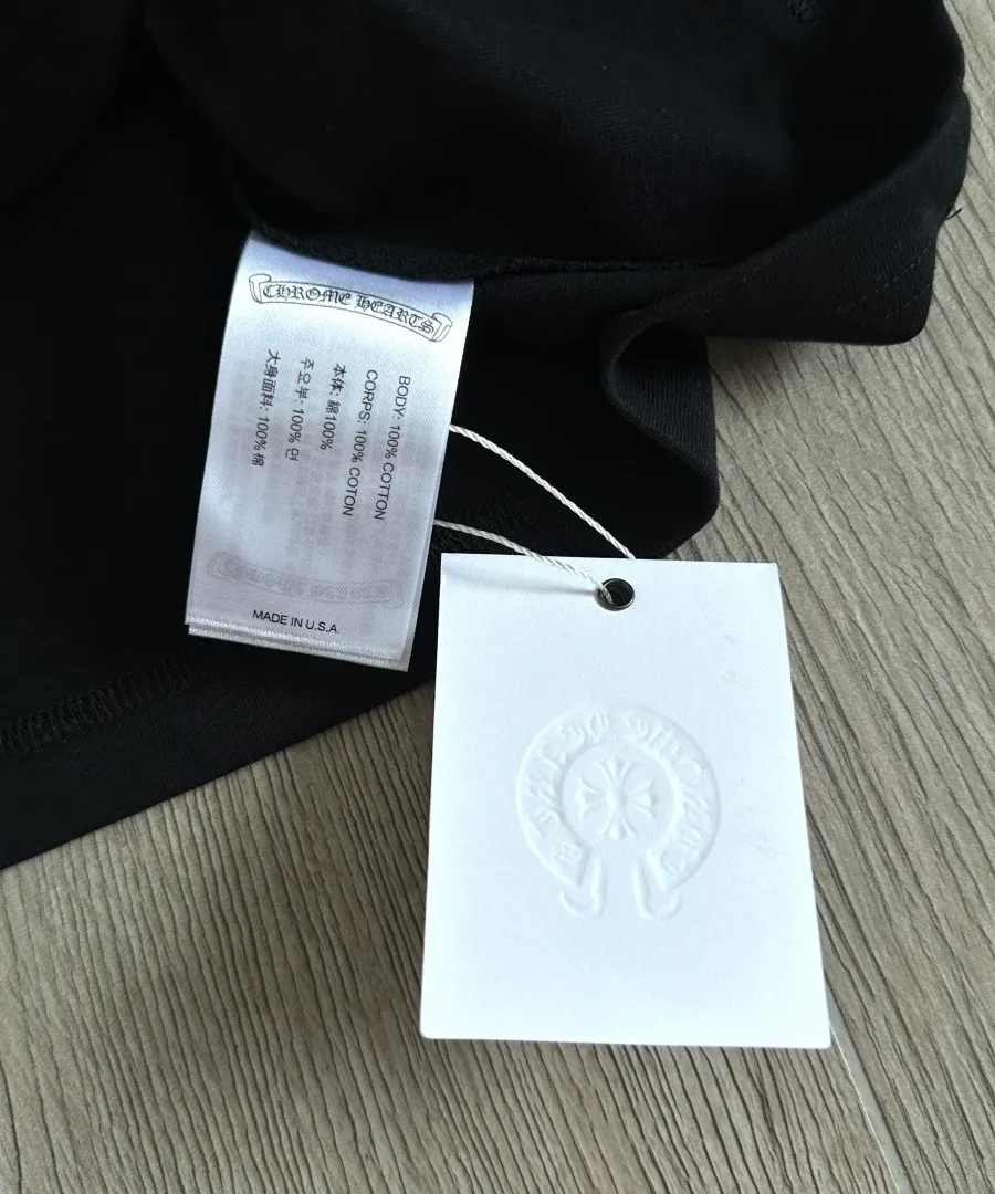 Бирки черной футболки Chrome Hearts