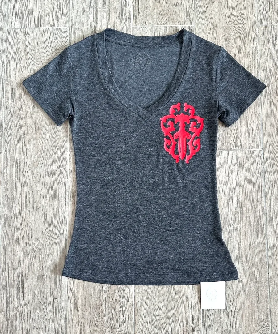 Серая женская футболка Chrome Hearts, вид спереди