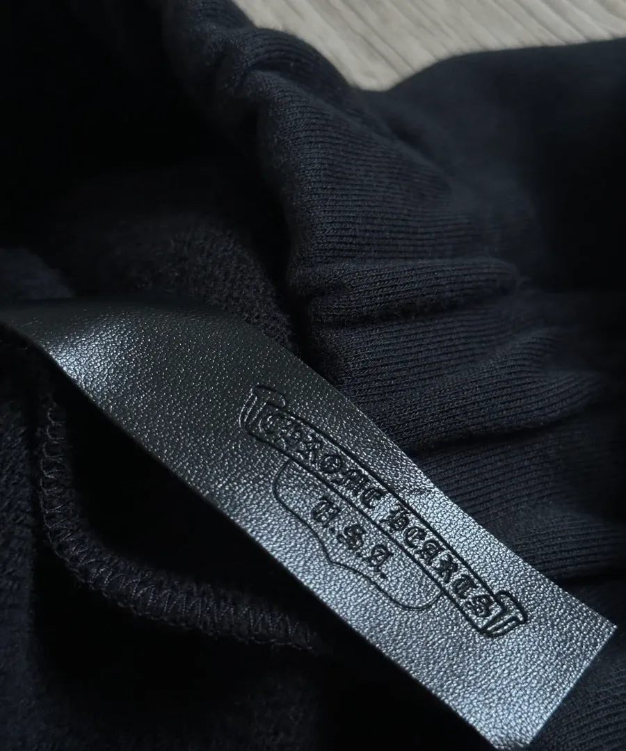 Внутренний кожаный ярлык с тиснением Chrome Hearts