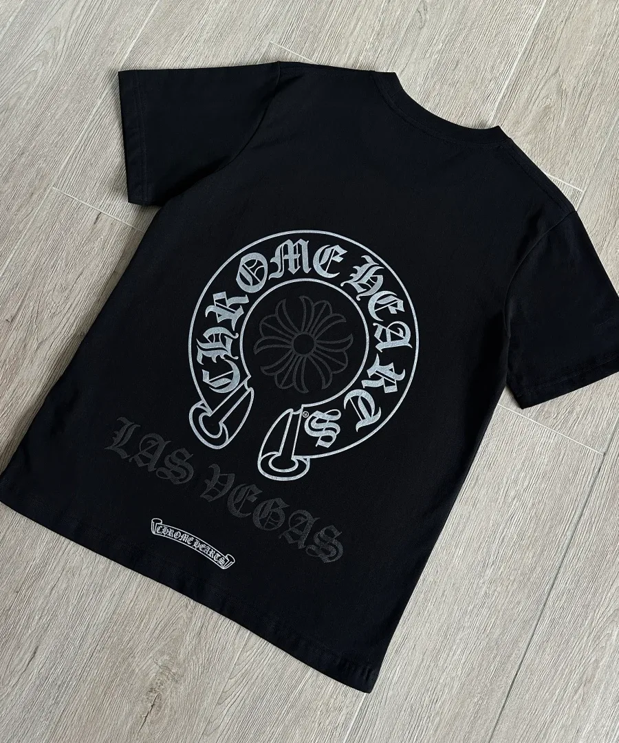 Черная футболка Chrome Hearts, вид со спины под углом