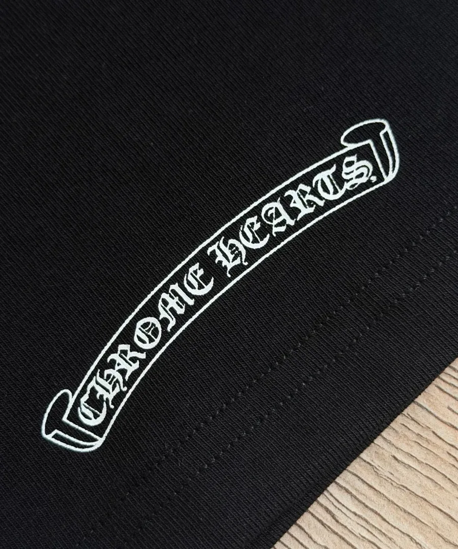 Принт с логотипом Chrome Hearts на спинке топа