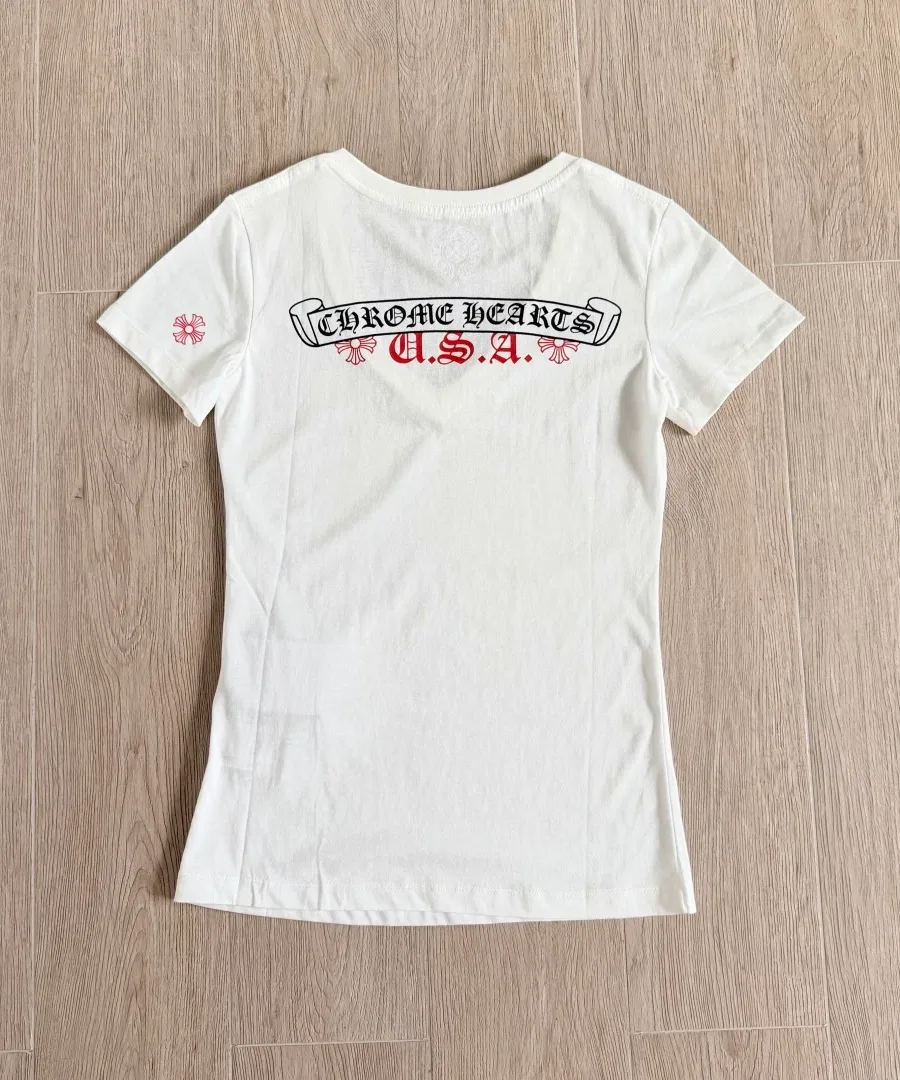 Женская футболка Chrome Hearts белого цвета, вид сзади