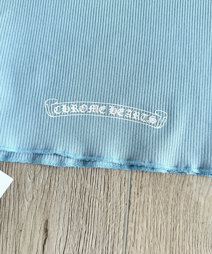 Принт с логотипом Chrome Hearts на подоле сзади