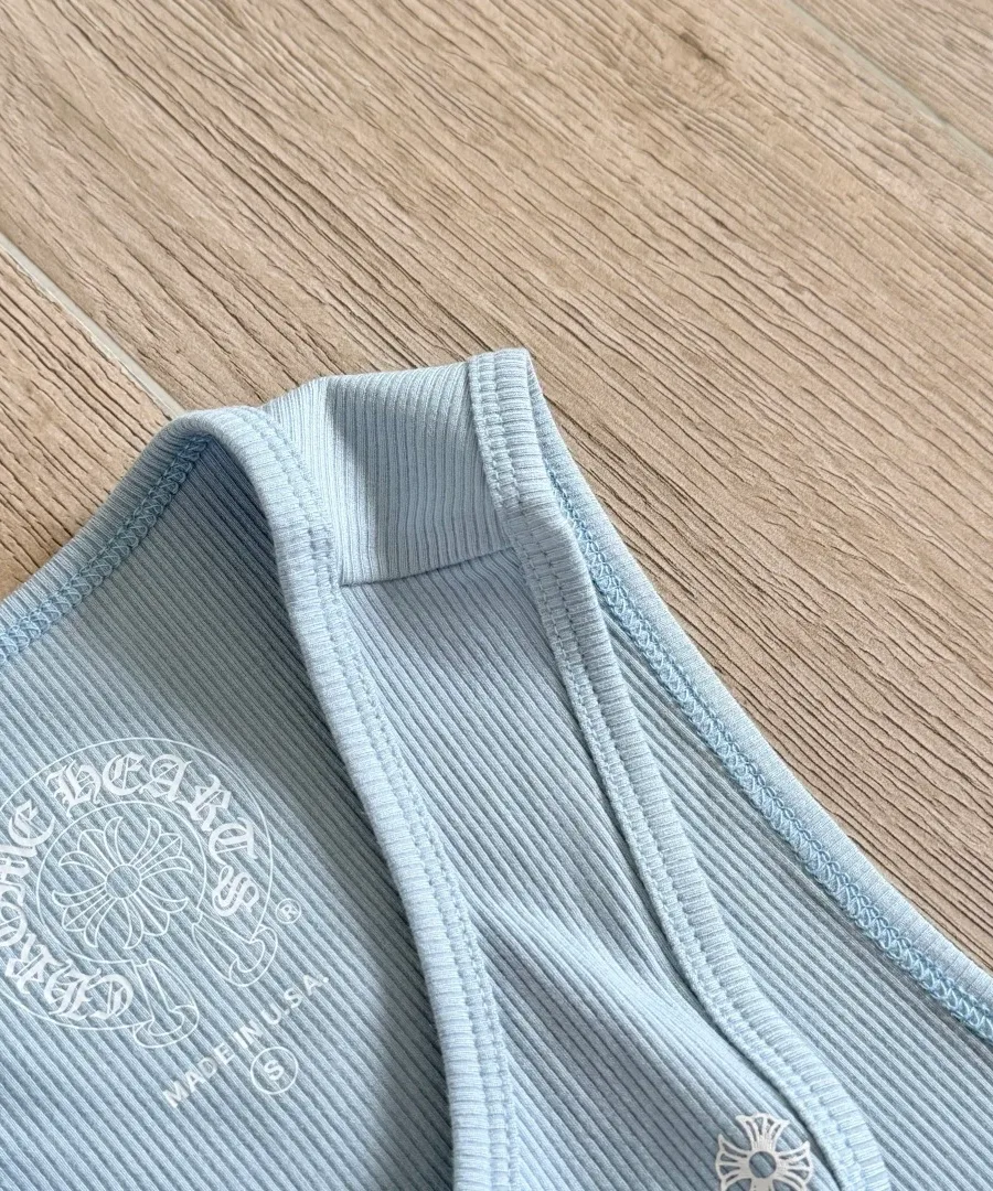 Внутренний принт на горловине платья Chrome Hearts